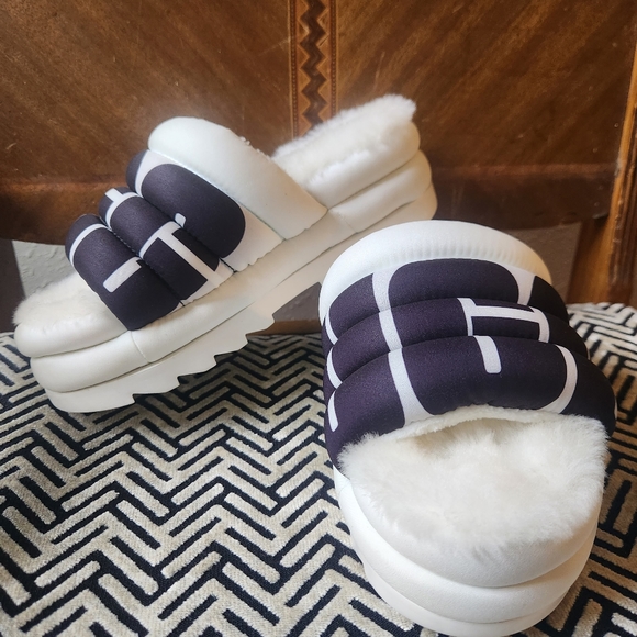 Ugg Maxi Platform Slides - Picture 3 of 7